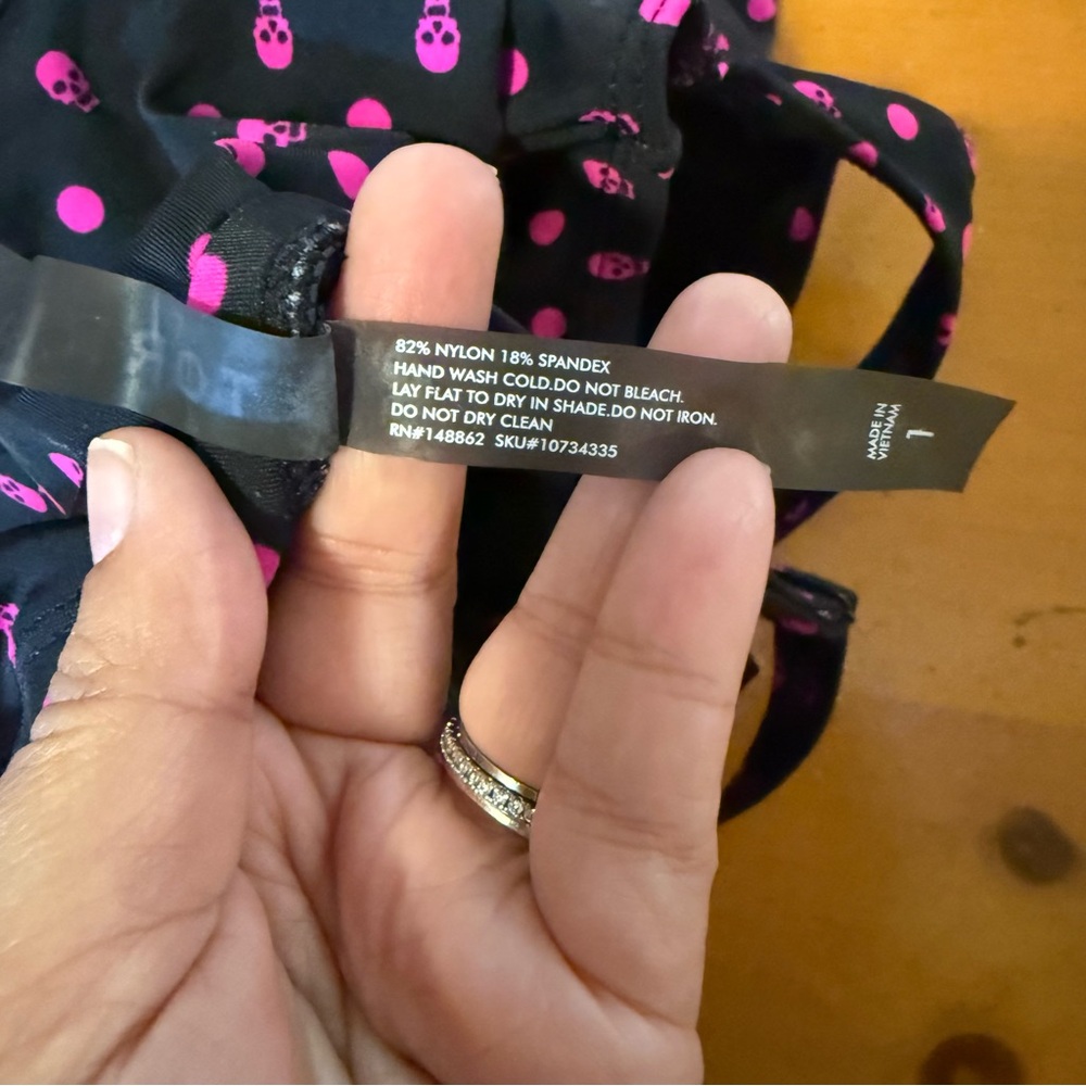 Torrid Black & Pink Skull Dot Print Peplum One Piece Swimwear Sz 1 Pin-up Goth - Picture 11 of 16